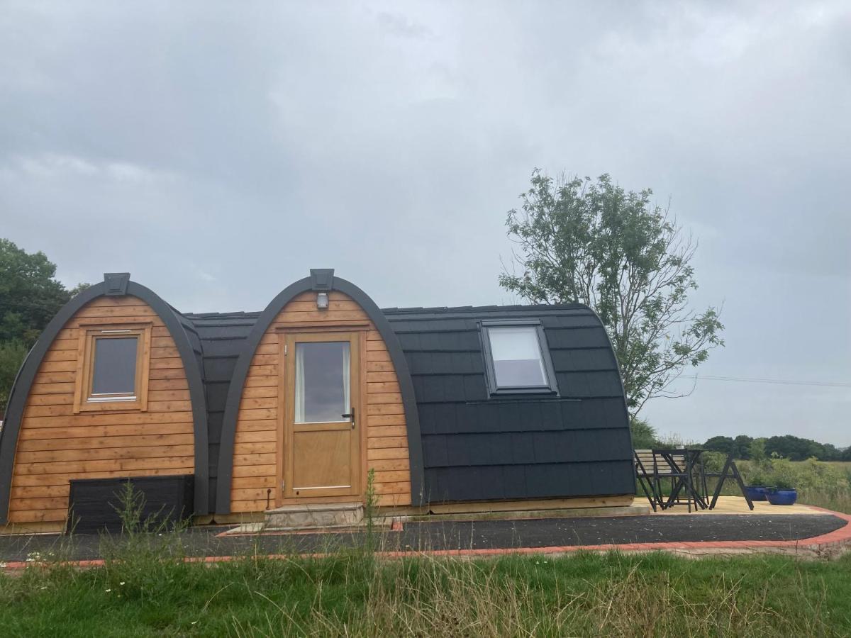 Leighton  Hedgehog Glamping Pod School House Farm酒店 外观 照片
