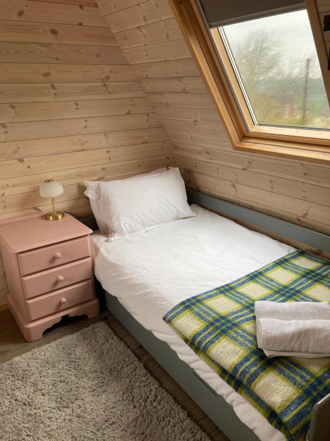 Leighton  Hedgehog Glamping Pod School House Farm酒店 外观 照片